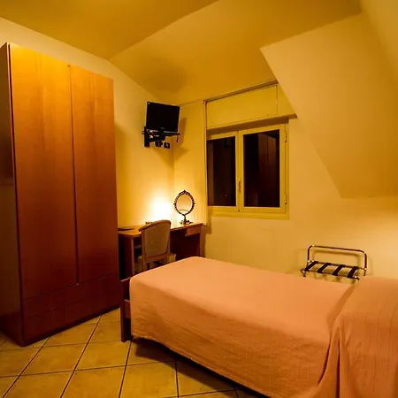 Lario Ξενοδοχείο