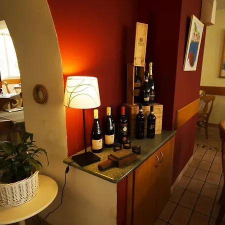 Lario 酒店